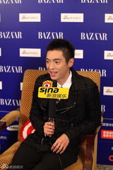 组图：安钧璨明星慈善夜专访 黑衣酷帅十足