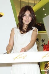 组图：Hebe澄清同性恋传闻 今年结婚无望没对象