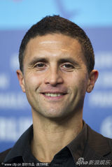 组图：《我，安娜》记者会 女主角夏洛特与导演搞怪