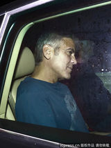 组图：皮特好事将近包场宴请好友乔治-克鲁尼