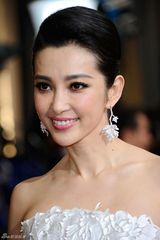 高清组图：李冰冰白色裹胸礼服优雅亮相