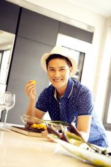 图：丁子峻拍时尚大片 尽显成熟花漾美男风范