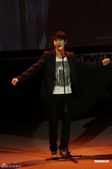 组图：神话JunJin圣诞台北开唱 秀中文引粉丝狂呼