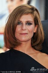 组图：《少数幸运儿》首映 主创亮相“黑”压压一片