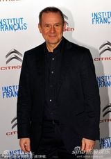 高清：老牌明星Syberberg获法国文化部长授艺术勋章