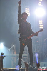 组图：CNBLUE香港开唱风骚送吻 粤话向歌迷问好