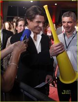 幻灯图集：《危情谍战》巴西首映 克鲁斯玩呜呜祖拉