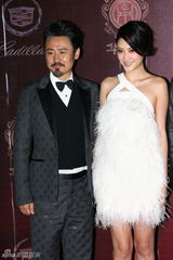 组图：华鼎奖红毯星光熠熠 赵本山携弟子助阵