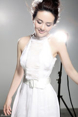 高清组图：孟茜全新写真摒弃妖冶销魂 打造东方美