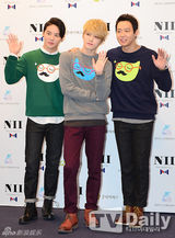 组图：韩团JYJ出席粉丝会 穿可爱卫衣卖萌