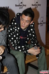 组图：陈冠希助阵好友潮店开张