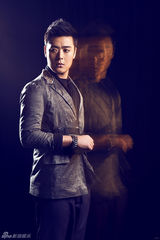 组图：硬汉张桐写真大片梦幻迷离