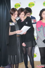 组图：黄芷晴望母亲节前出院 姜皓文慰问黄日华