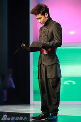 幻灯：黄征复古军装领风尚 成“北京印”时尚先生