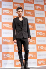 高清组图：韩星金允锡刘雅仁宣传新片《格斗少年》