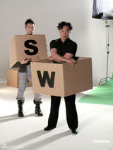 幻灯图：陈奕迅拍《大人》MV 童心未泯忘形串字