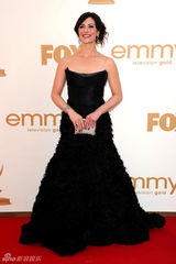 组图：第63届艾美奖红毯女星斗艳之黑色礼服篇