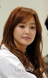 组图：金喜善等出席新聊天秀《话神》发布会