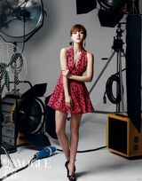 组图：邓家佳《VOGUE》大片曝光 随性气质国际风范