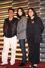 组图：萧敬腾保镖护驾 《大宅们》杀青谈吻戏