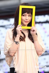 组图：徐若瑄自称热恋中 不跟风女星玩闪婚 