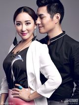 组图：严屹宽杜若溪搭肩耳语尽显甜蜜