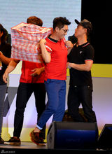 组图：《跑男》香港会粉丝献唱《当年情》