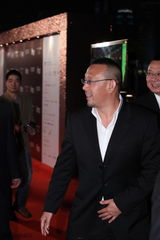 高清图：亚太电影大奖红毯 姜文一袭黑装亮相