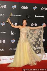 组图：金钟奖后台Janet谢怡芬获行脚节目主持人奖