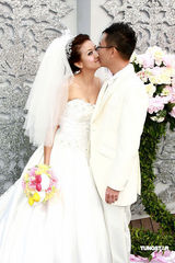 高清：陈国邦迎娶罗敏庄现场洒泪 众无线艺人道贺