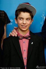 组图：《你爱的人》佩斯勃兰特姿势妖娆