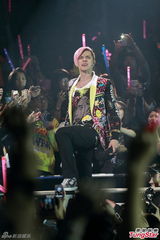 组图：罗志祥香港开唱 谭咏麟相挺当和事佬