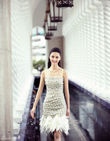 组图：张歆艺最新封面大片 展现明艳异域风情