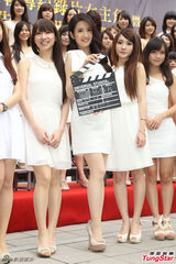 组图：林依晨甜美亮相首度升格当导演