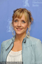 幻灯图集：《一个好人》柏林记者会 女主角笑容灿烂