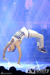 组图：INFINITE《音乐中心》夺冠 金素贤主持