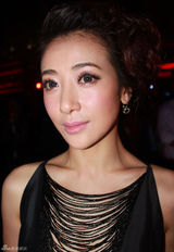 组图：陈紫函成为时尚派对新宠  红毯造型百变