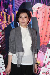 组图：杜汶泽西装登台说秀 夫妻当众热吻