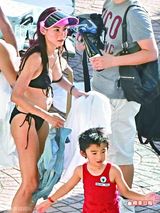 组图：张柏芝三点式与谢霆锋暧昧度假