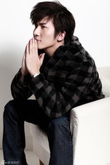 高清组图：黄昆号称“小王力宏” 宣传照秀男人味