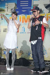 组图：吴克群梁静茹夏日唱响 潘玮柏杨丞琳接棒