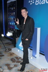 组图：陈豪上海拍剧酬劳倍升称开心满意