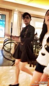 组图：李咏哈文全家澳门名店血拼享假期