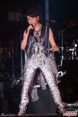 组图：陶喆与辣妹热舞互摸 谢霆锋帅气现身飙歌