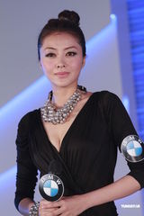 组图：熊黛林不听郭富城音乐 半露酥胸大秀性感