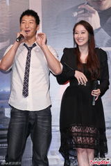 组图:许慧欣宣传新片 自曝被洪天祥吃豆腐