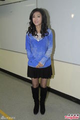 组图：米雪受访赞邵逸夫随和 探班现场常聊天