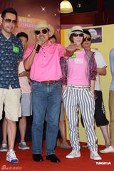 组图：新剧《爱.回家》宣传 众星现场互喂雪糕