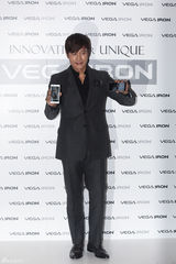 组图：韩星李秉宪身着干练西装出席活动