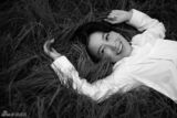 组图：丁柳元黑白写真 知性甜美展文艺范儿